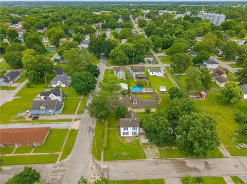 View/Area - 721 W 4th St, Cameron, MO 64429 photo 3 of 5