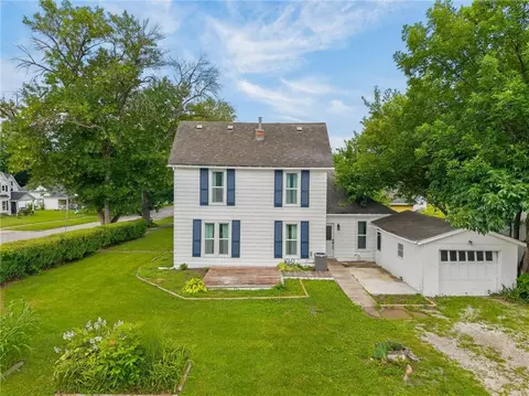 Exterior - 721 W 4th St, Cameron, MO 64429 photo 1 of 5