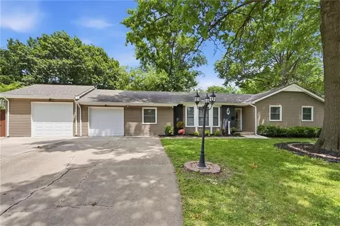 8821 Lowell Ave, Overland Park, KS 66212