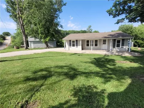 27867 Lookout Rd, Paola, KS 66071
