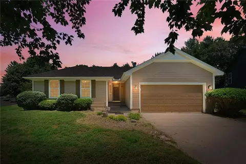 1810 NW Harbor Ct, Blue Springs, MO 64015