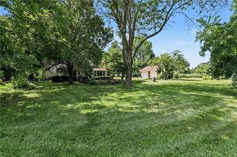 Exterior - 321 N Buckner Tarsney Rd, Buckner, MO 64016 photo 9 of 12