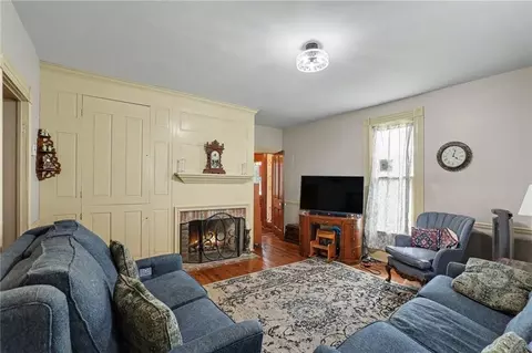 Living - 321 N Buckner Tarsney Rd, Buckner, MO 64016 photo 2 of 3