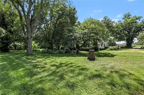 Exterior - 321 N Buckner Tarsney Rd, Buckner, MO 64016 photo 8 of 12