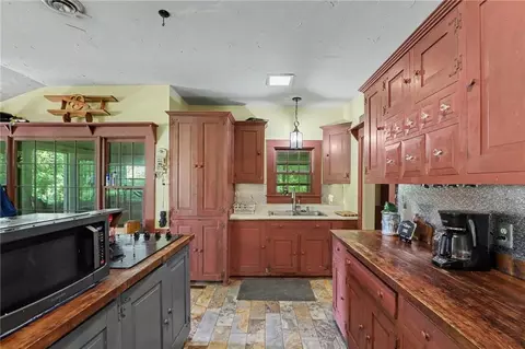 Kitchen - 321 N Buckner Tarsney Rd, Buckner, MO 64016 photo 4 of 5