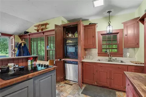 Kitchen - 321 N Buckner Tarsney Rd, Buckner, MO 64016 photo 5 of 5