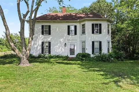 Exterior - 321 N Buckner Tarsney Rd, Buckner, MO 64016 photo 2 of 12