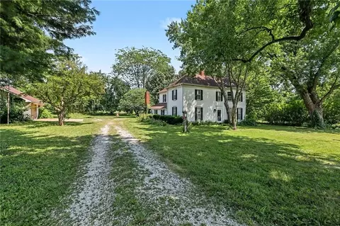 Exterior - 321 N Buckner Tarsney Rd, Buckner, MO 64016 photo 6 of 12