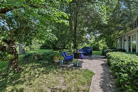 Exterior - 321 N Buckner Tarsney Rd, Buckner, MO 64016 photo 11 of 12