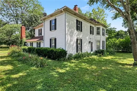 Exterior - 321 N Buckner Tarsney Rd, Buckner, MO 64016 photo 4 of 12