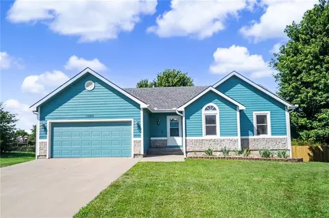 1003 Lisa Ct, Baldwin City, KS 66006