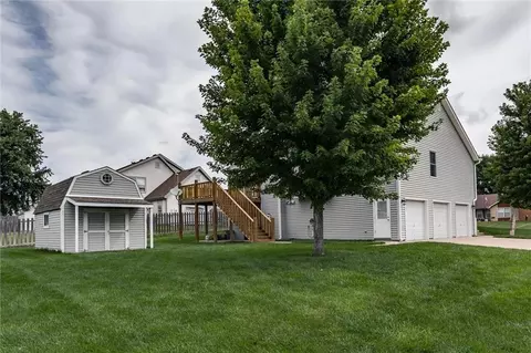 Exterior - 2715 Stratton Dr, Eudora, KS 66025 photo 4 of 5