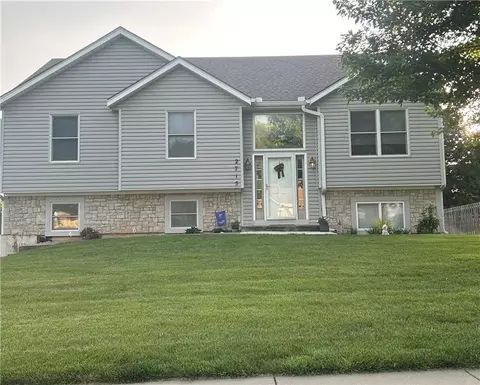 2715 Stratton Dr, Eudora, KS 66025