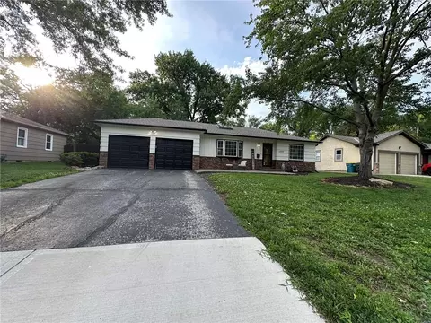 13122 Logan Ln, Lenexa, KS 66215