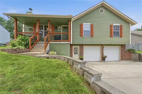 404 SE Onyx Dr, Lees Summit, MO 64063
