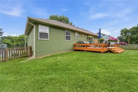 Exterior - 404 SE Onyx Dr, Lees Summit, MO 64063 photo 6 of 8
