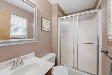 Bath - 404 SE Onyx Dr, Lees Summit, MO 64063 photo 2 of 3