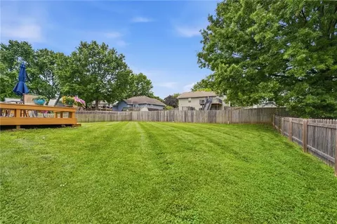 Exterior - 404 SE Onyx Dr, Lees Summit, MO 64063 photo 7 of 8