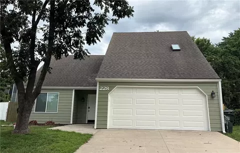 228 Deerfield Ln, Lawrence, KS 66049