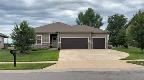 424 E Pawnee St, Gardner, KS 66030
