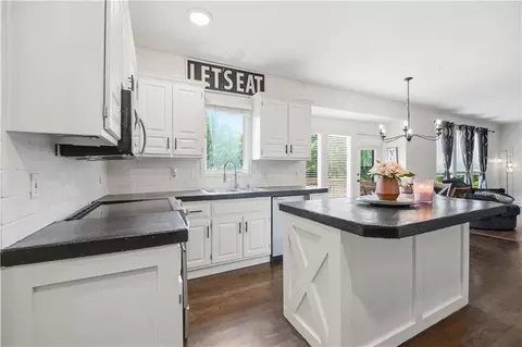 8004 W 144th Pl, Overland Park, KS 66223