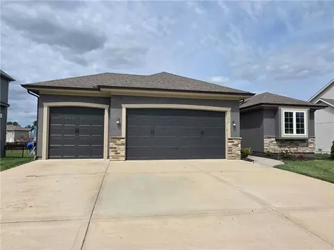 25136 W 148th Ter, Olathe, KS 66061