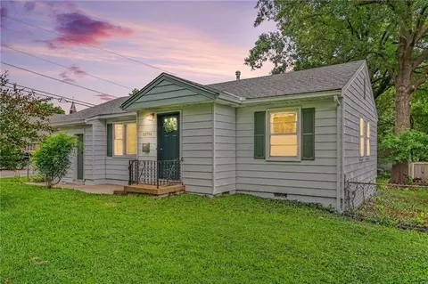 12701 Grandview Rd, Grandview, MO 64030