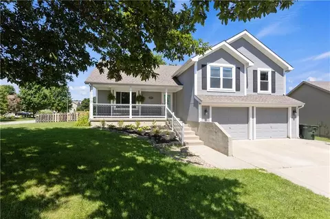 3812 Clayton Dr, Leavenworth, KS 66048