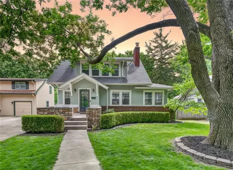 7419 Jarboe St, Kansas City, MO 64114