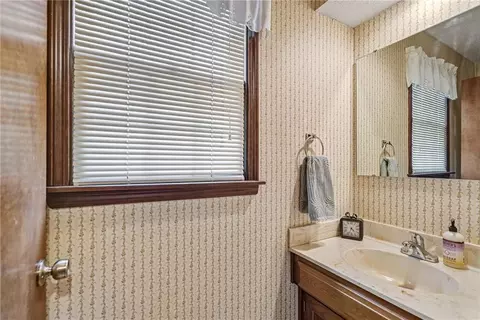 Bath - 8921 Boten Rd, Lees Summit, MO 64064 photo 1 of 4