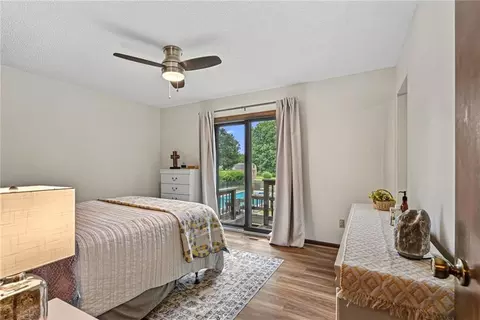 Bedroom - 8921 Boten Rd, Lees Summit, MO 64064 photo 2 of 7