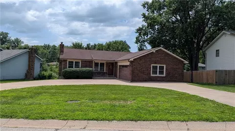 120 Ferncliff St, Lansing, KS 66043
