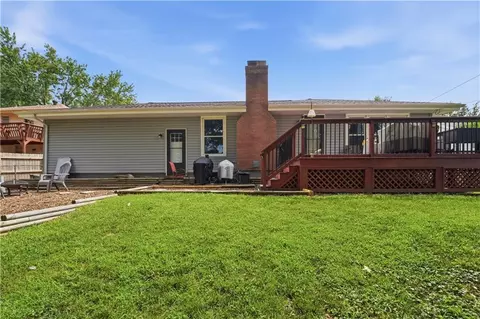 Exterior - 3916 Queen Ridge Dr, Independence, MO 64055 photo 4 of 11
