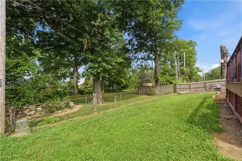 Exterior - 3916 Queen Ridge Dr, Independence, MO 64055 photo 2 of 11