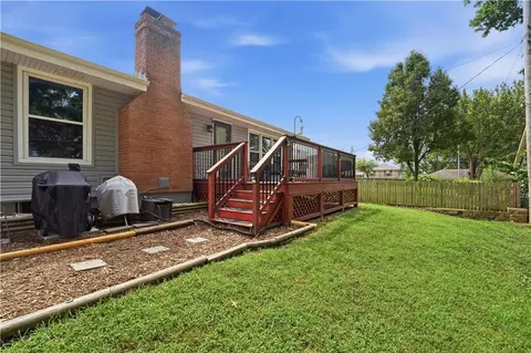 Exterior - 3916 Queen Ridge Dr, Independence, MO 64055 photo 6 of 11
