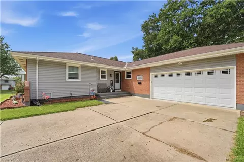 Exterior - 3916 Queen Ridge Dr, Independence, MO 64055 photo 10 of 11