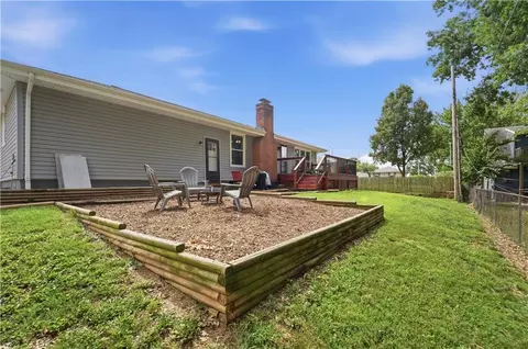 Exterior - 3916 Queen Ridge Dr, Independence, MO 64055 photo 8 of 11