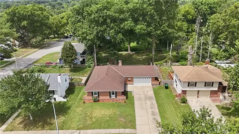 View/Area - 3916 Queen Ridge Dr, Independence, MO 64055 photo 4 of 6