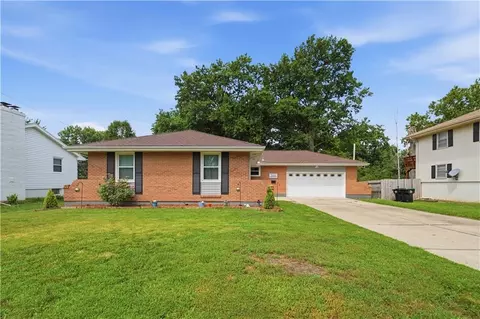 Exterior - 3916 Queen Ridge Dr, Independence, MO 64055 photo 11 of 11