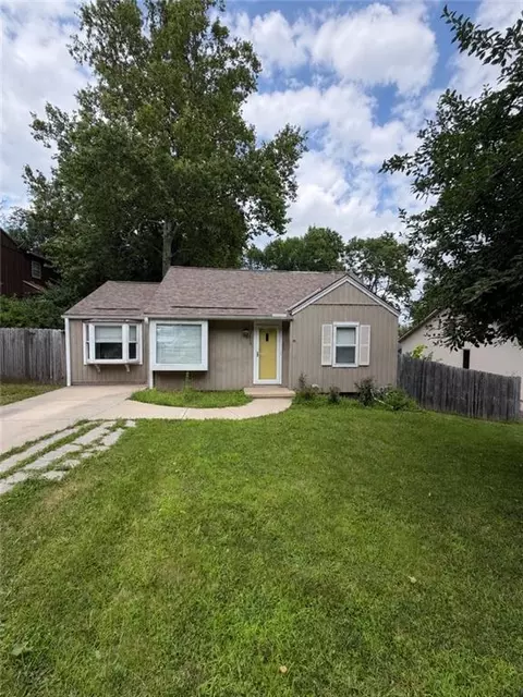 6024 W 51st St, Mission, KS 66202
