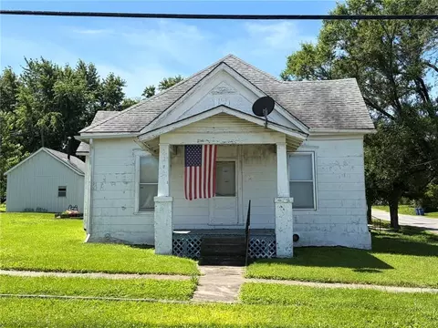 312 W Van Buren St, Gallatin, MO 64640
