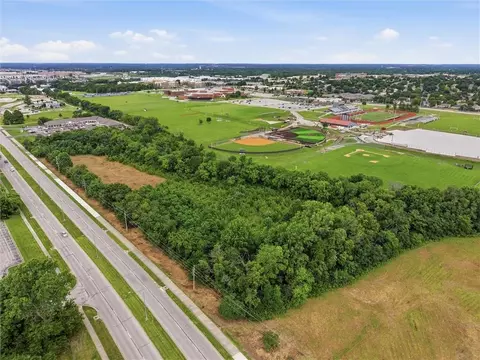 E Chipman Road, Lees Summit, MO 64063 photo 5