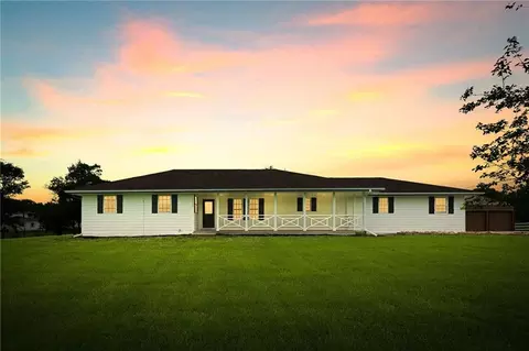 22922 Bedford Rd, Spring Hill, KS 66083