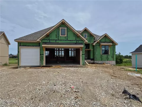 4413 Tee Box Dr, Basehor, KS 66007