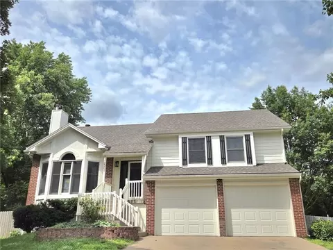 12301 Mullen Ct, Olathe, KS 66062
