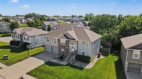 8427 N Kensington Ave, Kansas City, MO 64156