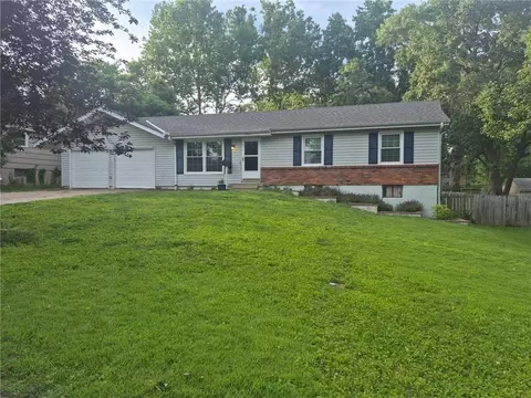 9304 E 81st St, Raytown, MO 64138