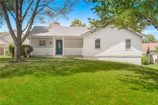 1720 Regency Dr, Kearney, MO 64060
