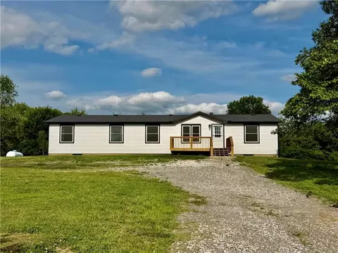19307 S Beattie Rd, Pleasant Hill, MO 64080