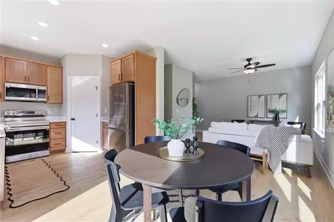 Dining - 8012 E 130th St, Grandview, MO 64030 photo 2 of 2